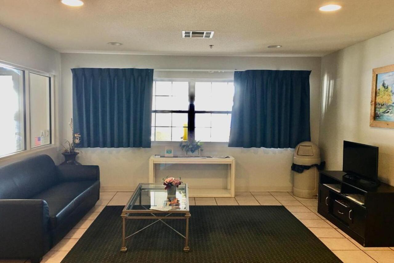 Travelodge By Wyndham Chadron Esterno foto
