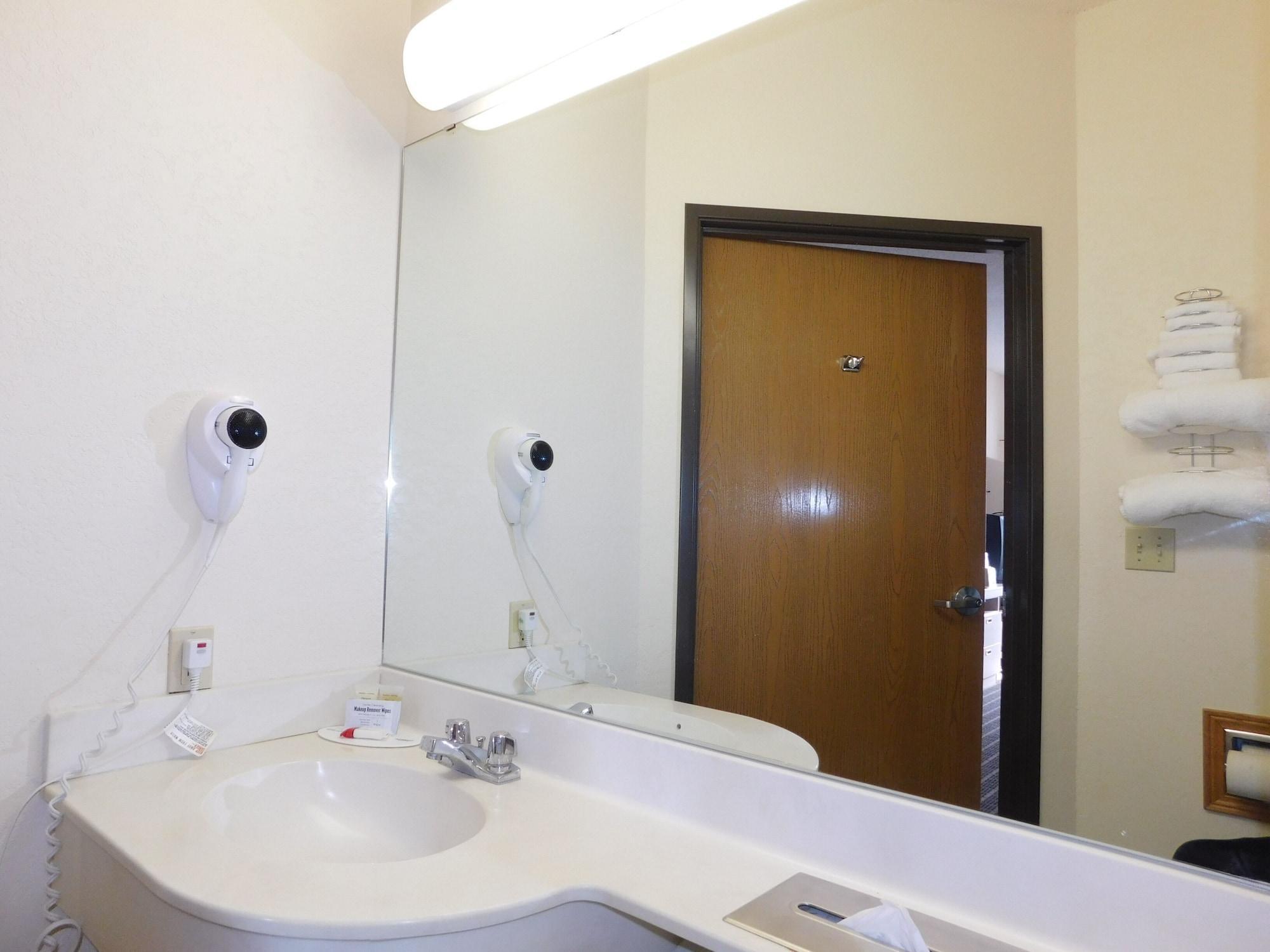 Travelodge By Wyndham Chadron Esterno foto