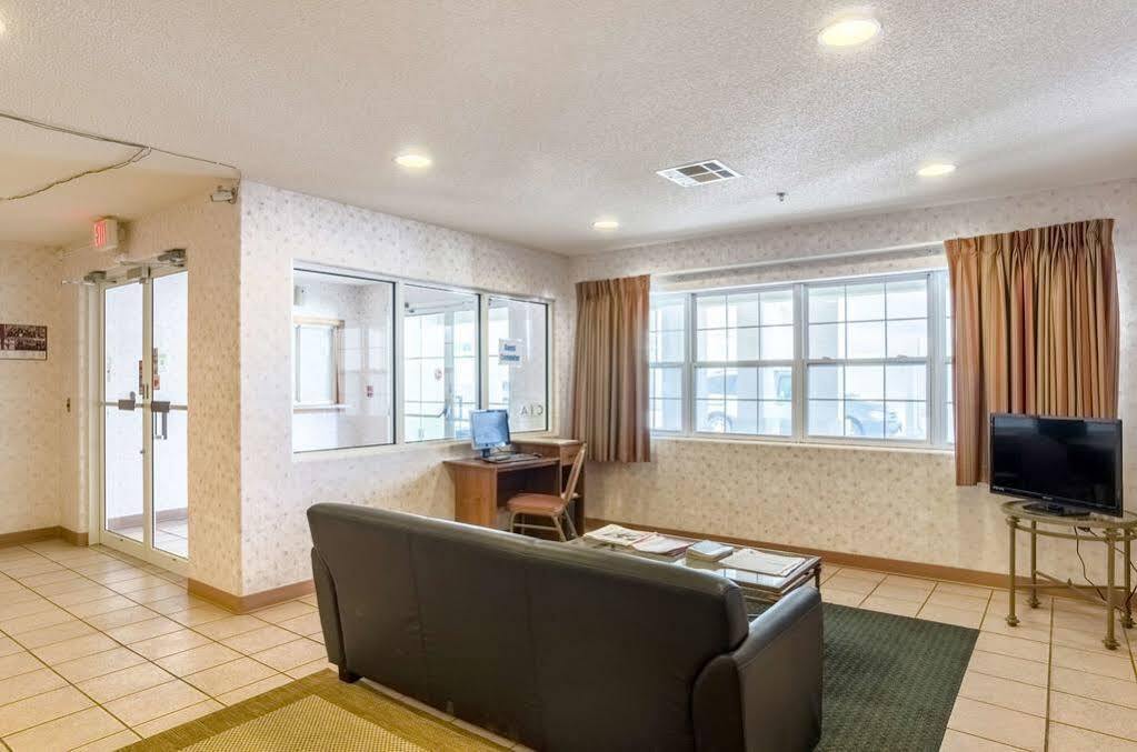 Travelodge By Wyndham Chadron Esterno foto