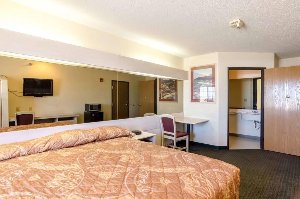 Travelodge By Wyndham Chadron Esterno foto